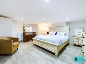 Bedroom- click for photo gallery